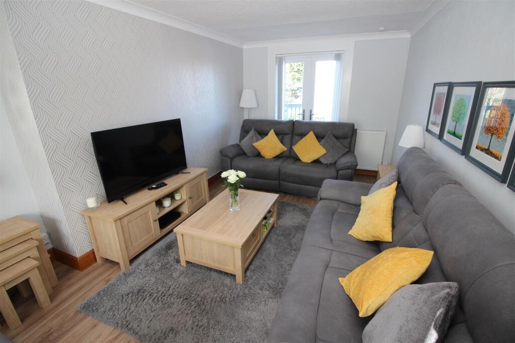 lounge 2.JPG