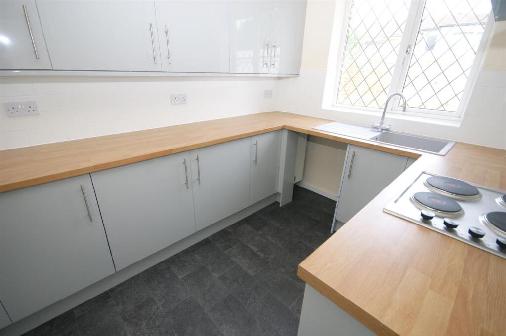 Kitchen 2.jpg