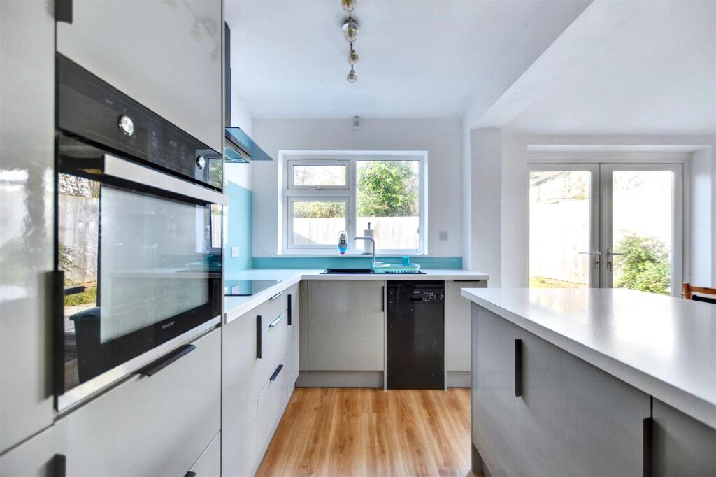 Kitchen_2.jpeg
