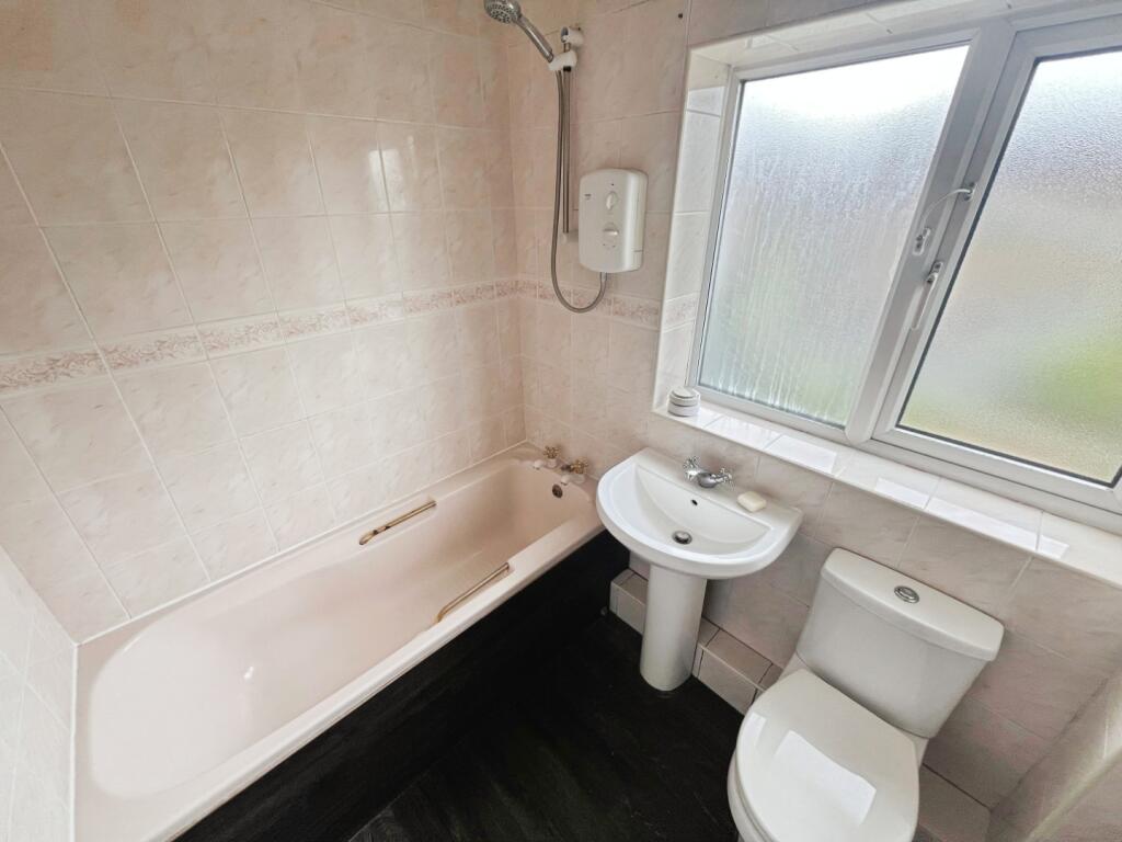 pbox-bathroom-339795.jpg