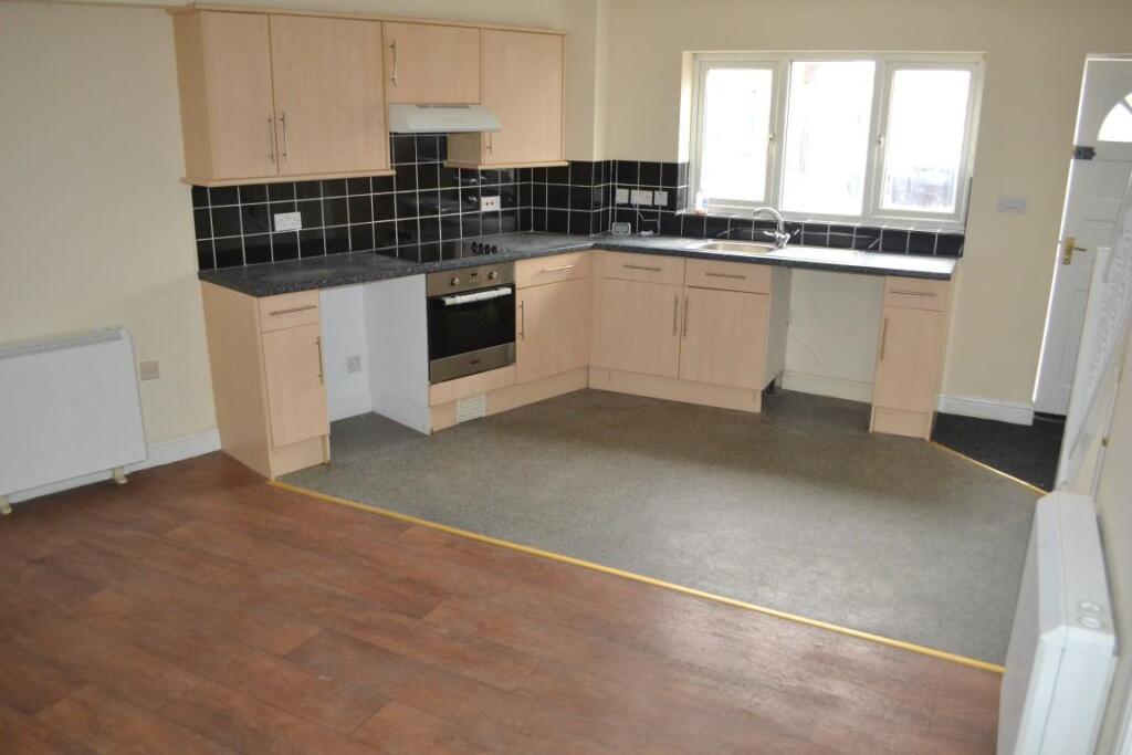 Kitchen (Medium).JPG