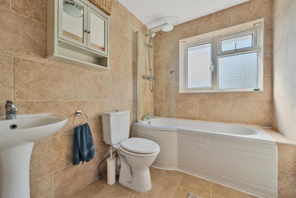 Baronsfs Bathroom.jpg