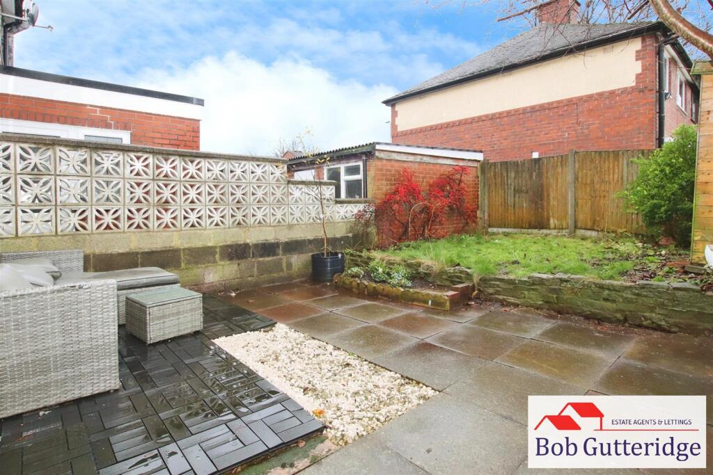 ENCLOSED REAR GARDEN