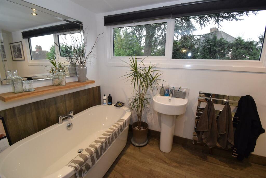 En-Suite Bathroom