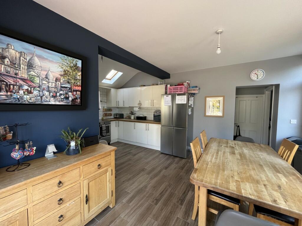 Dining area/kitchen
