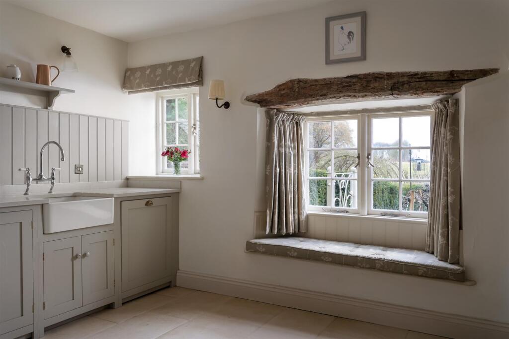 42 - Malt Cottage - GL7 5RY - Web.jpg