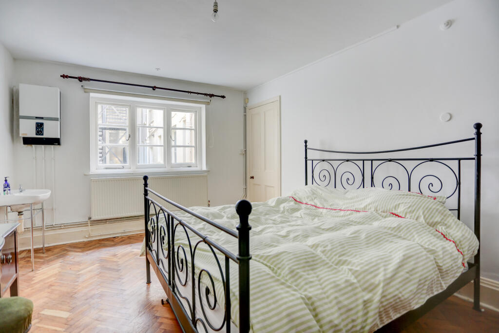bedroom4