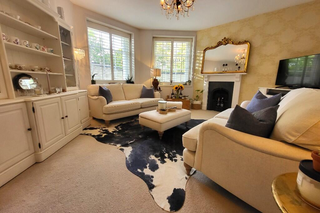 16' Sitting Room 