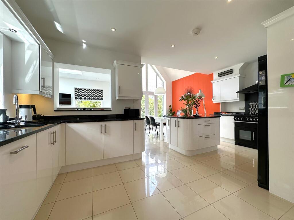 Contemporary Kitchen With Island 471