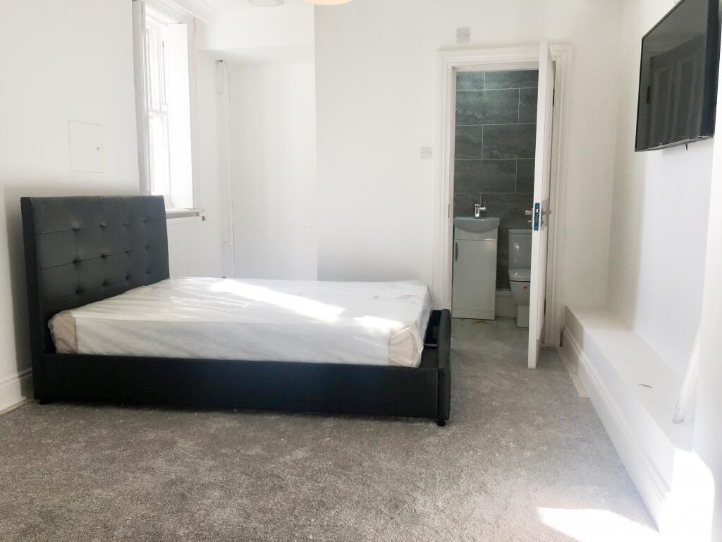 ensuite bedroom in 1