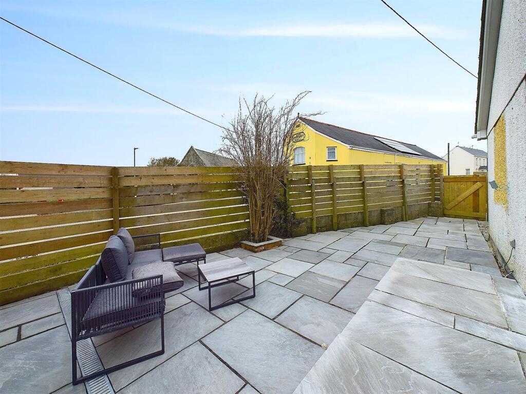 External patio off lounge