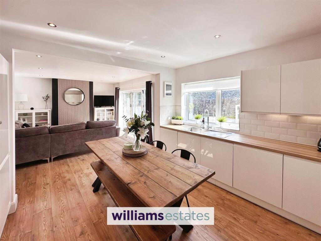 Kitchen / Living Room