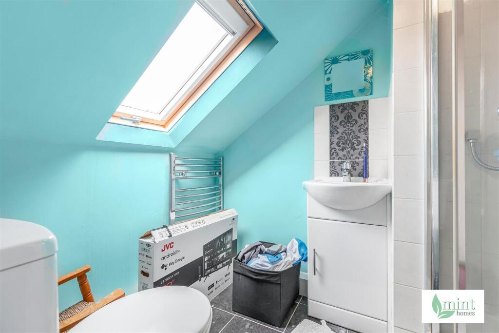 15__Engliff_Lane__Pyrford__Woking__Surrey__GU22_8S