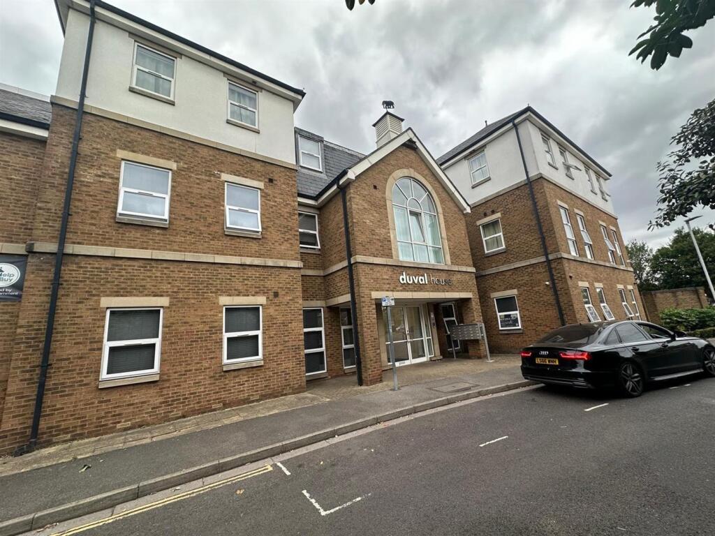 Meadowlea Close, Harmondsworth,