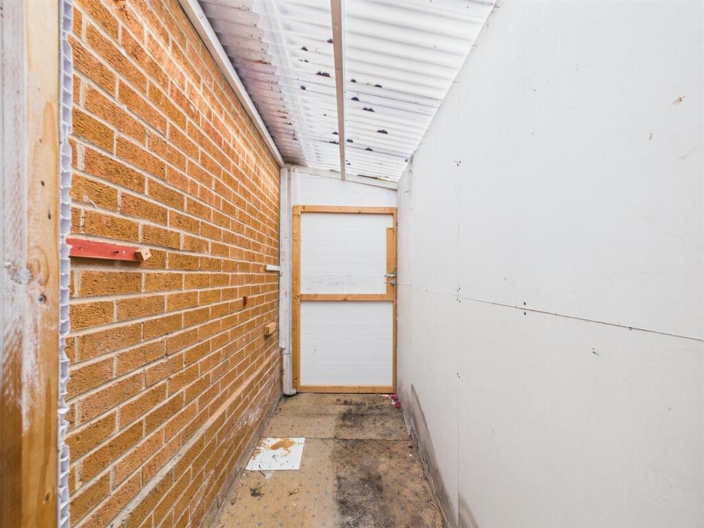 Enclosed side return