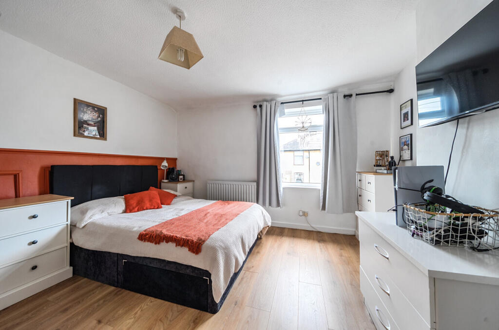 1348803-3-68b98b9...