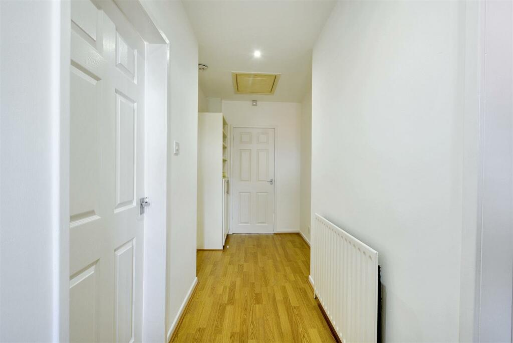 Hallway_2.jpeg