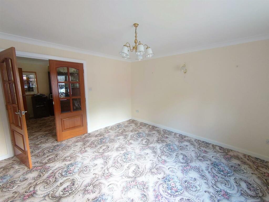 Dining Room E.jpg