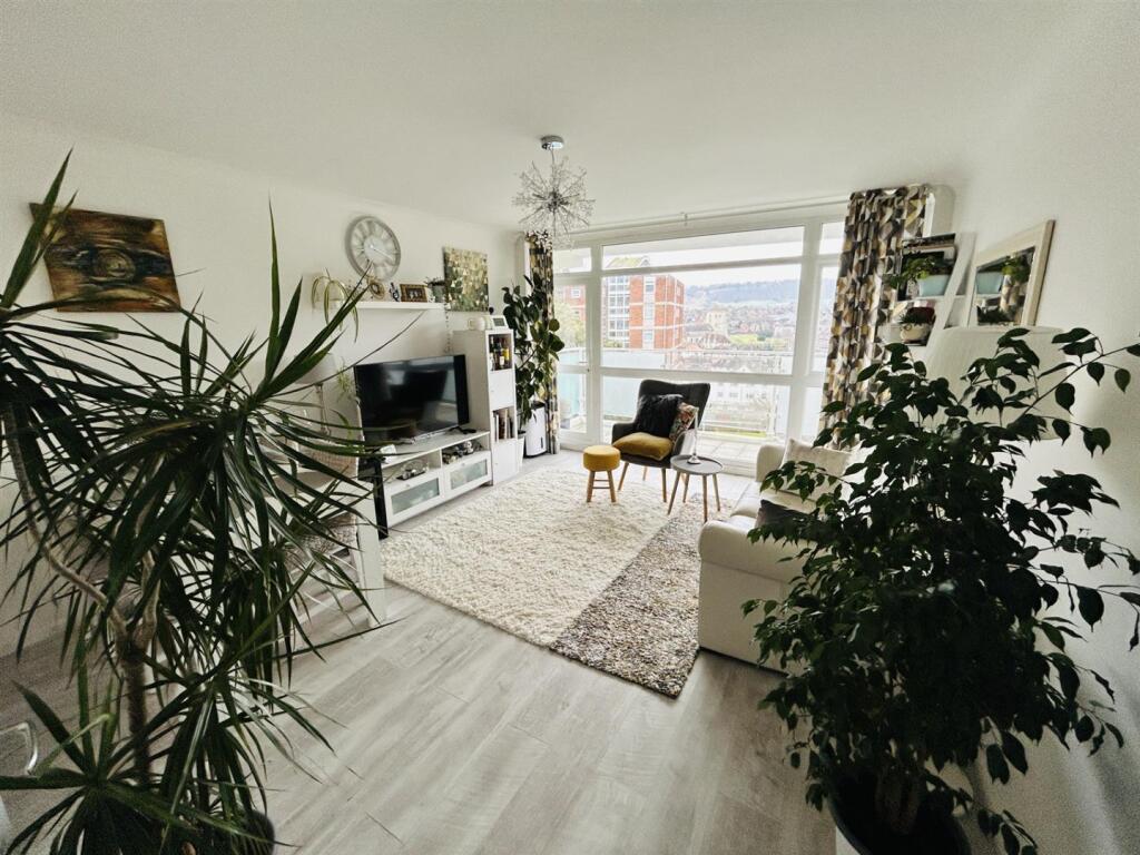 01323 438506
