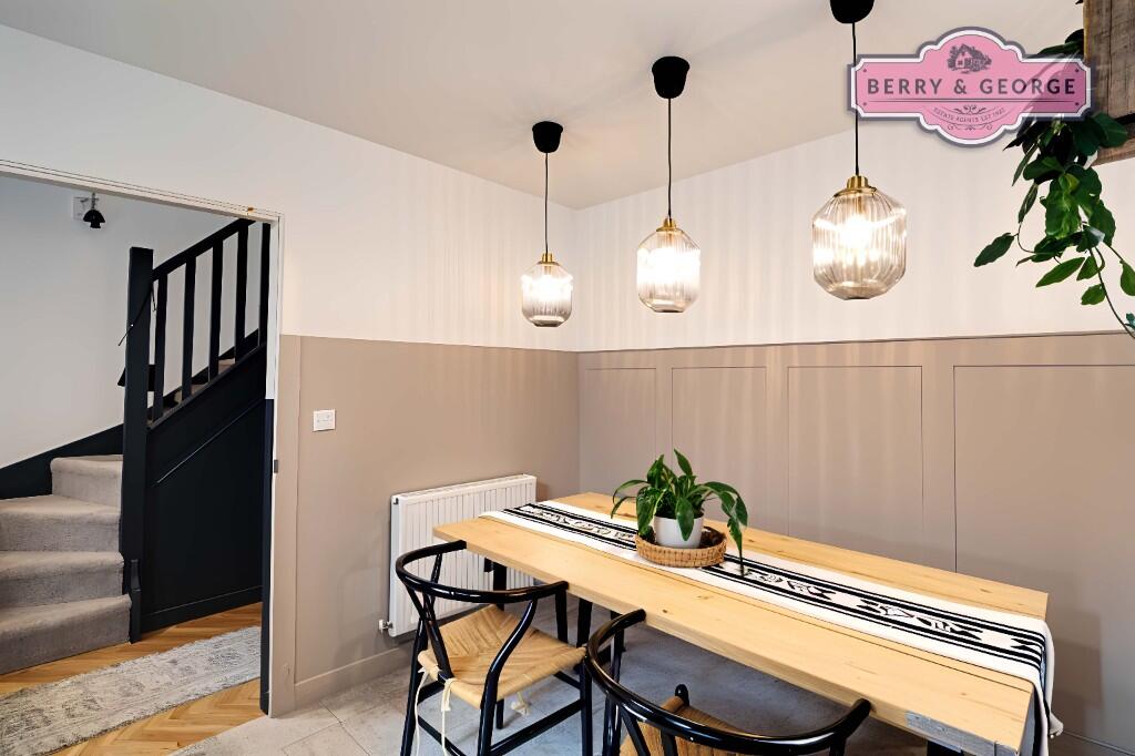 KITCHEN / DINER