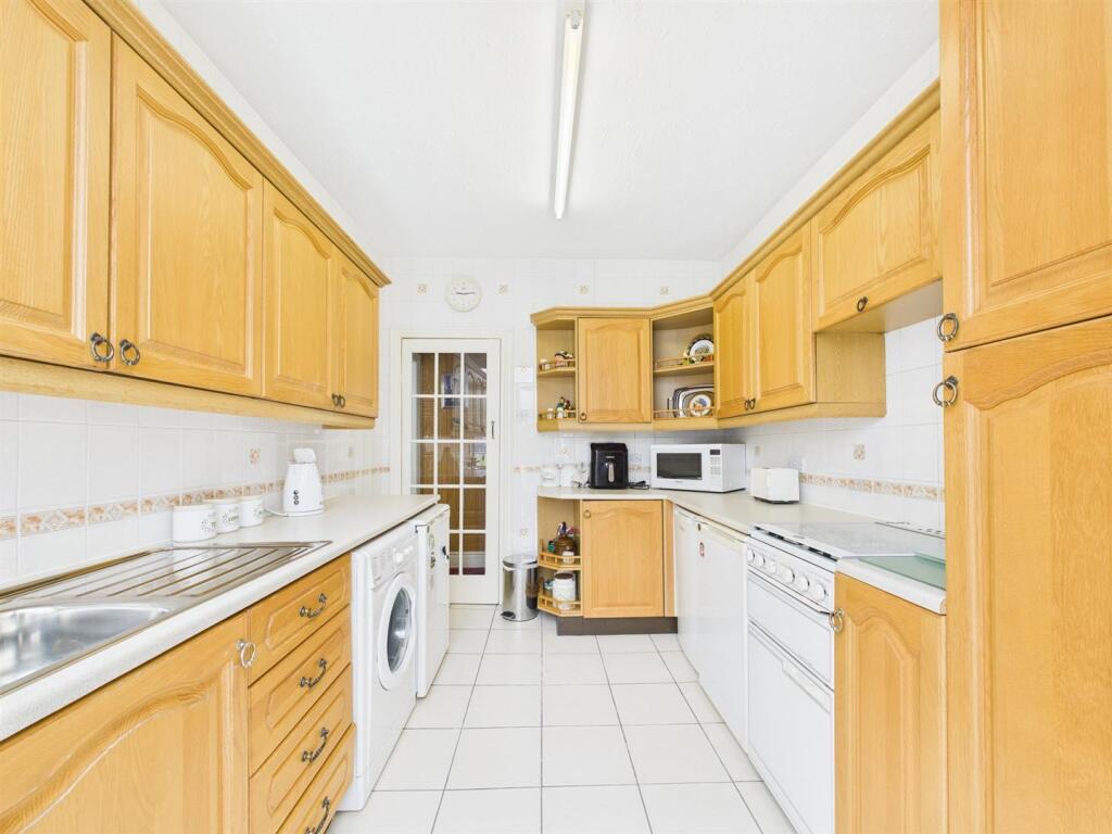 Kitchen: