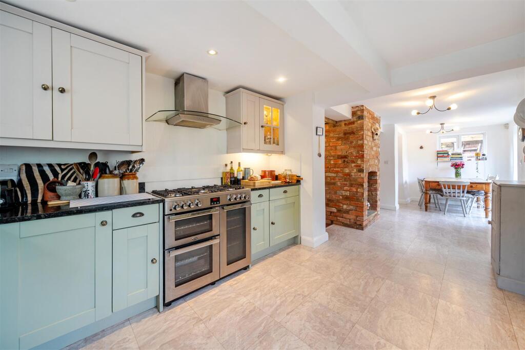 The Robin Hood House, Greens Norton (14).jpg