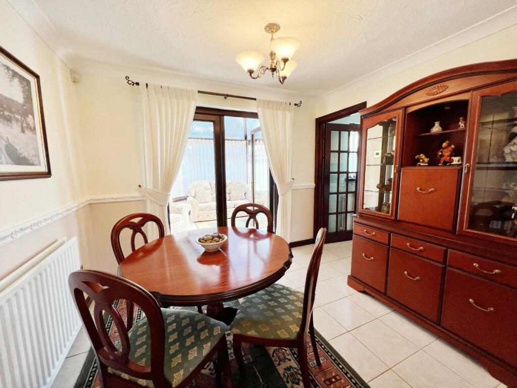 Dining Room pic 2.jpg