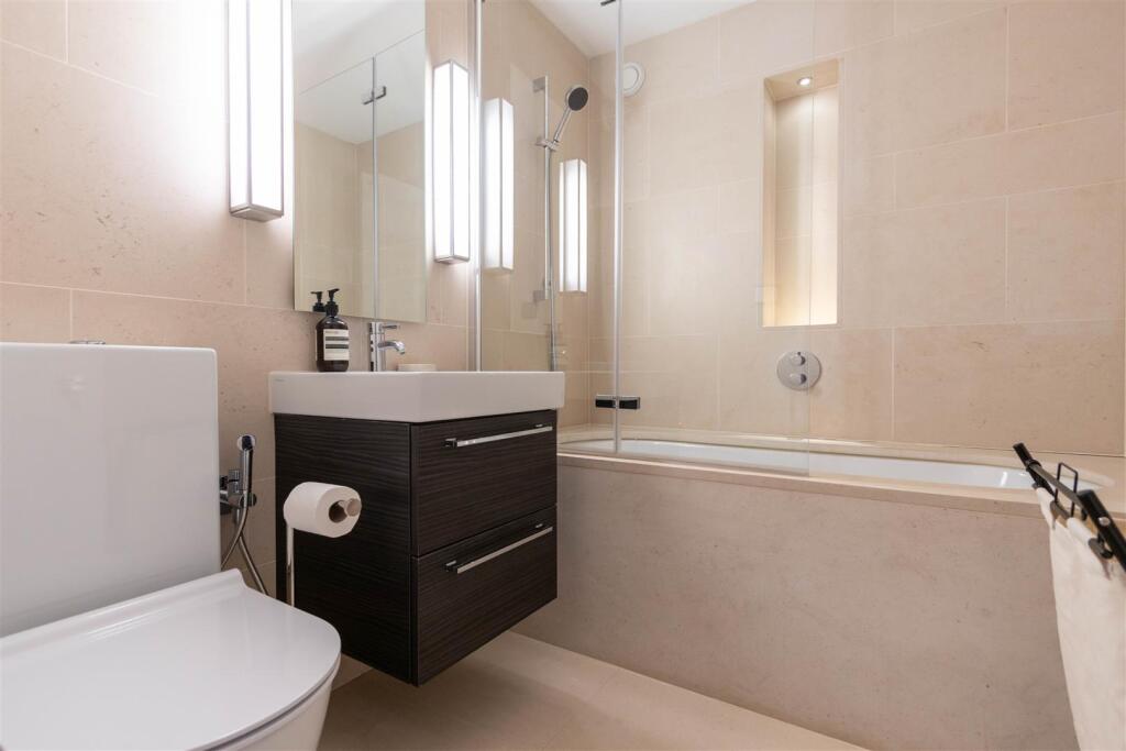 bedroom 4 en-suite.jpg