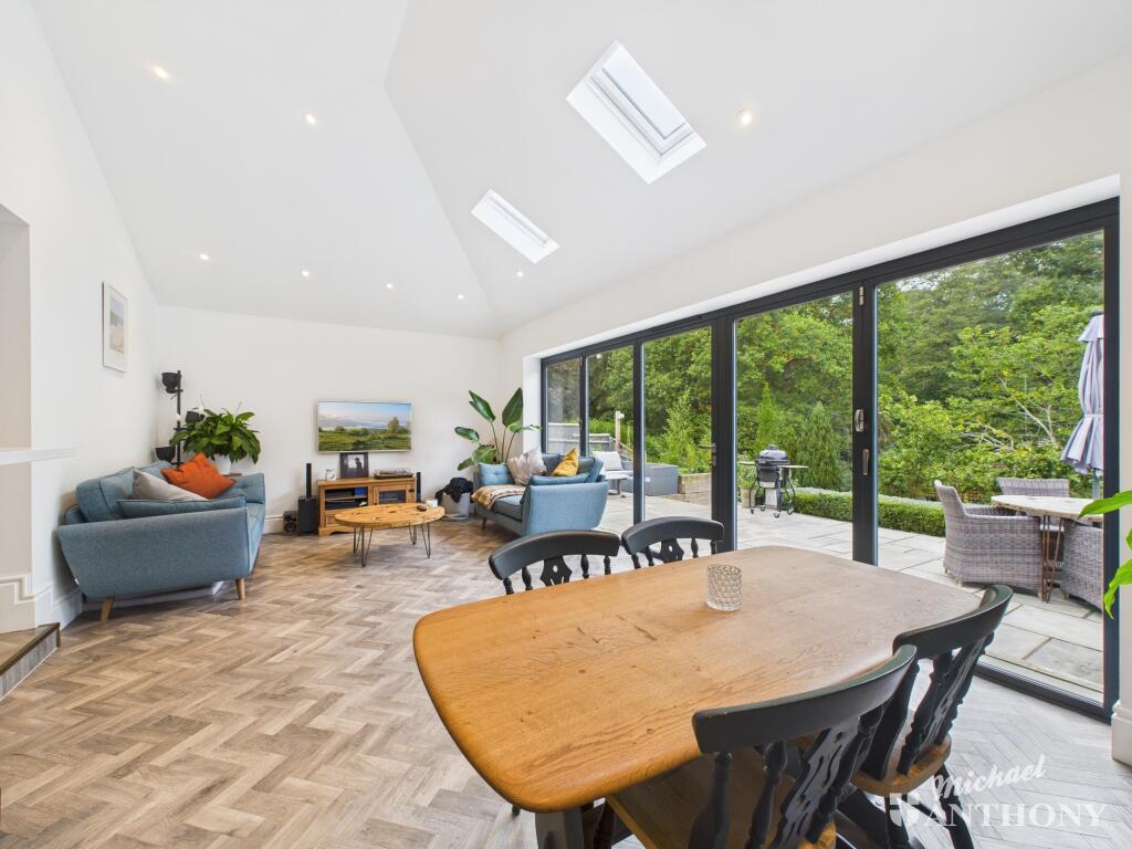 CAM02773G0-PR0362-STILL022