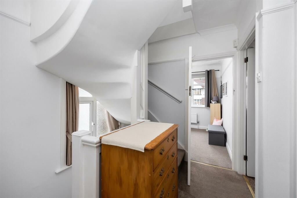 SECOND FLOOR LANDING.jpeg