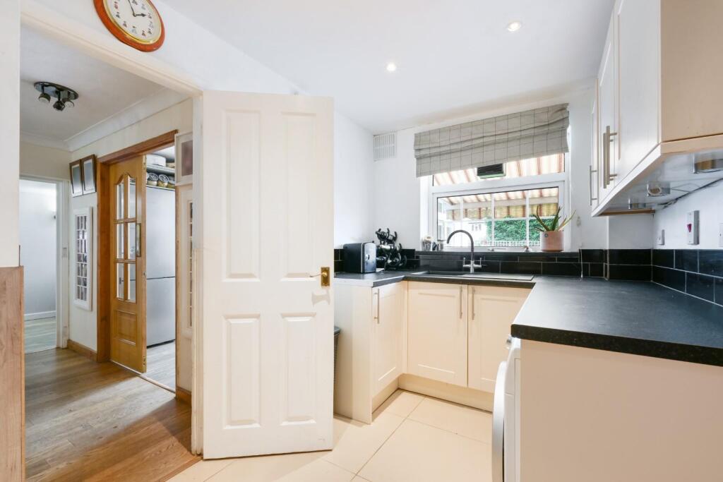 FLEETWOOD CLOSE (10).jpg