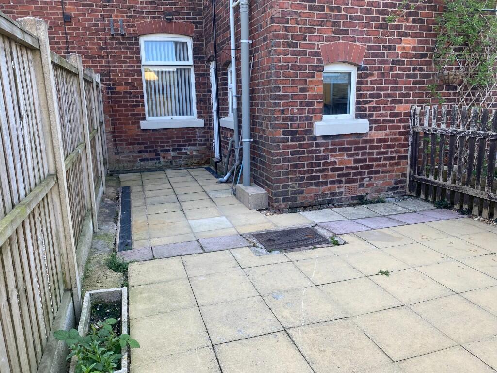 Rear patio garden