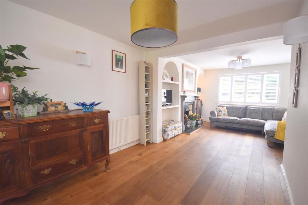 diner sitting room.jpg