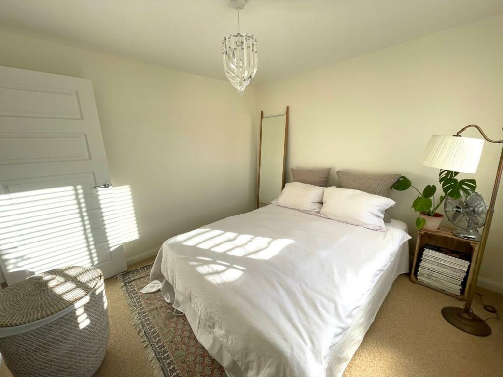 Bedroom..JPG