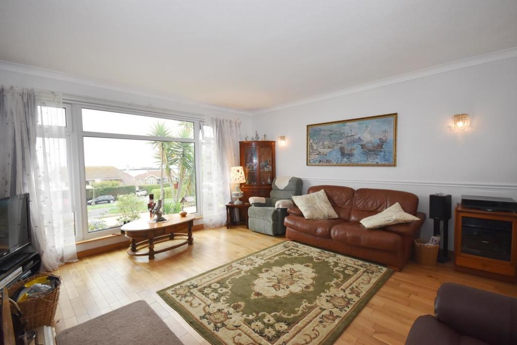 SITTING ROOM.JPG