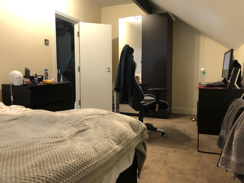 Bedroom 4.1.jpg