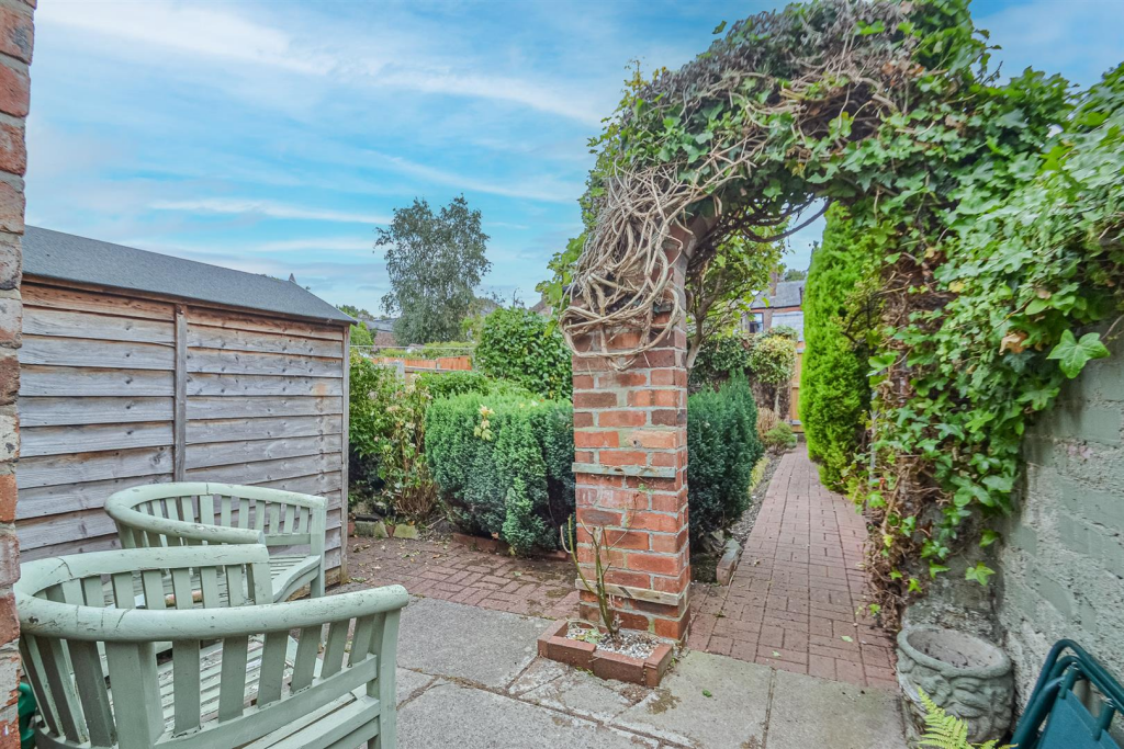 Patio Area &amp; Garden Access