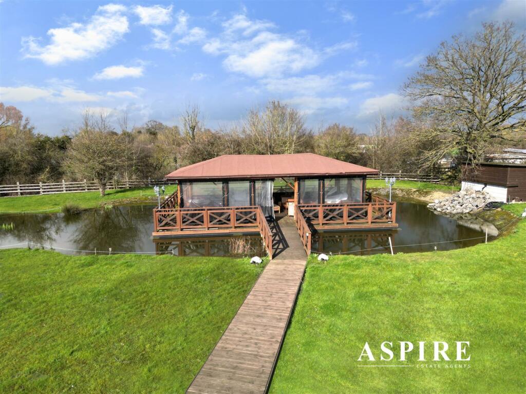 OUTBUILDING ON LAKE