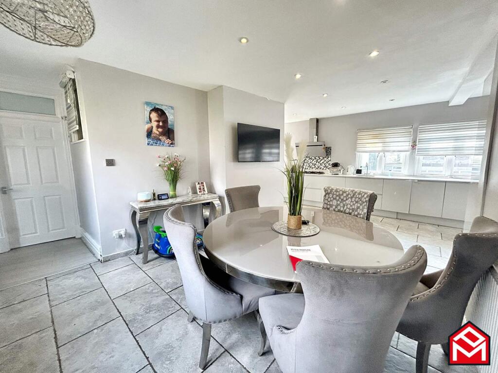 Open Plan Kitchen/ Dining Room