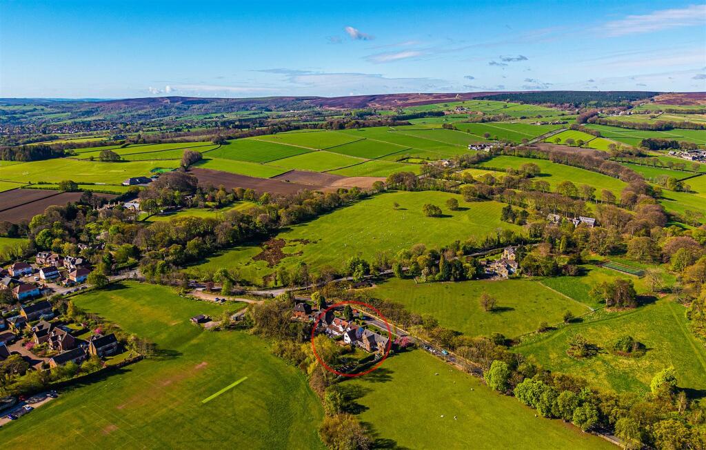 Aerial of house and surrounds