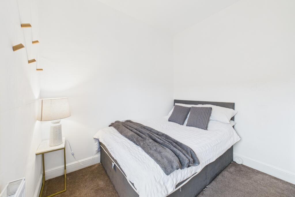 CAM03162G0-PR0296-STILL004