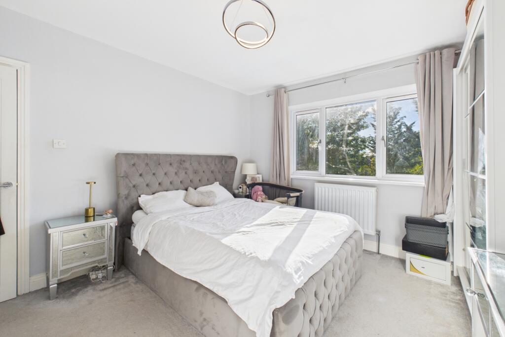 CAM03162G0-PR0357-STILL005