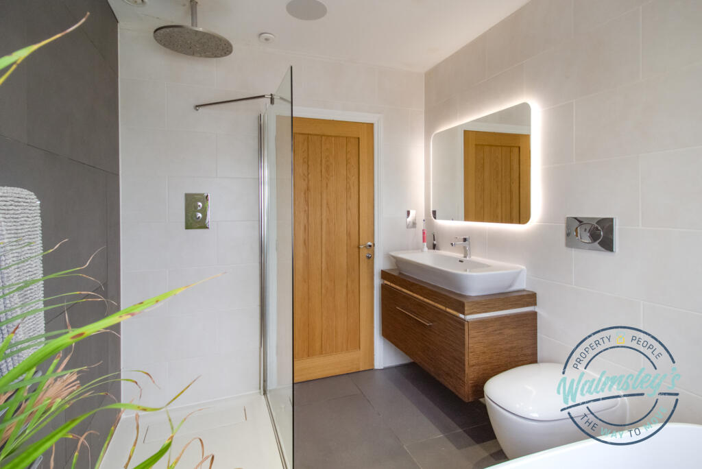 4 piece family bathroom