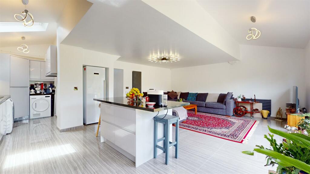 OPEN PLAN LIVING SPACE