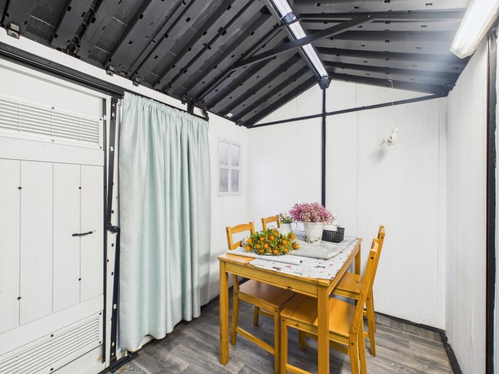 CAM03729G0-PR0197-STILL016