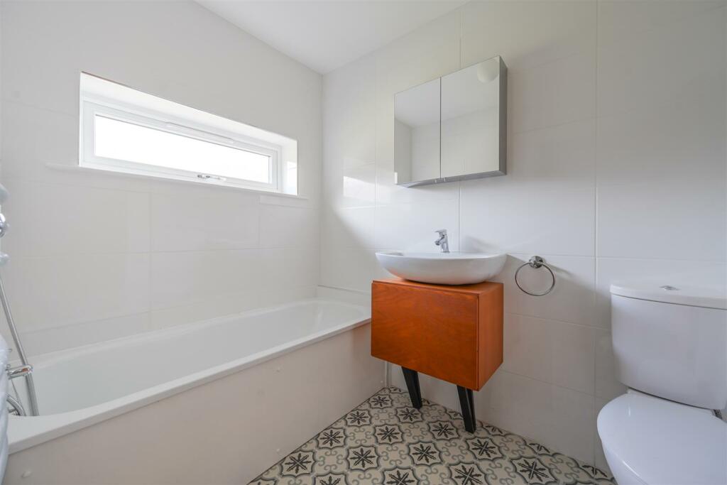 8 Erasmus Way (26 of 40).jpg