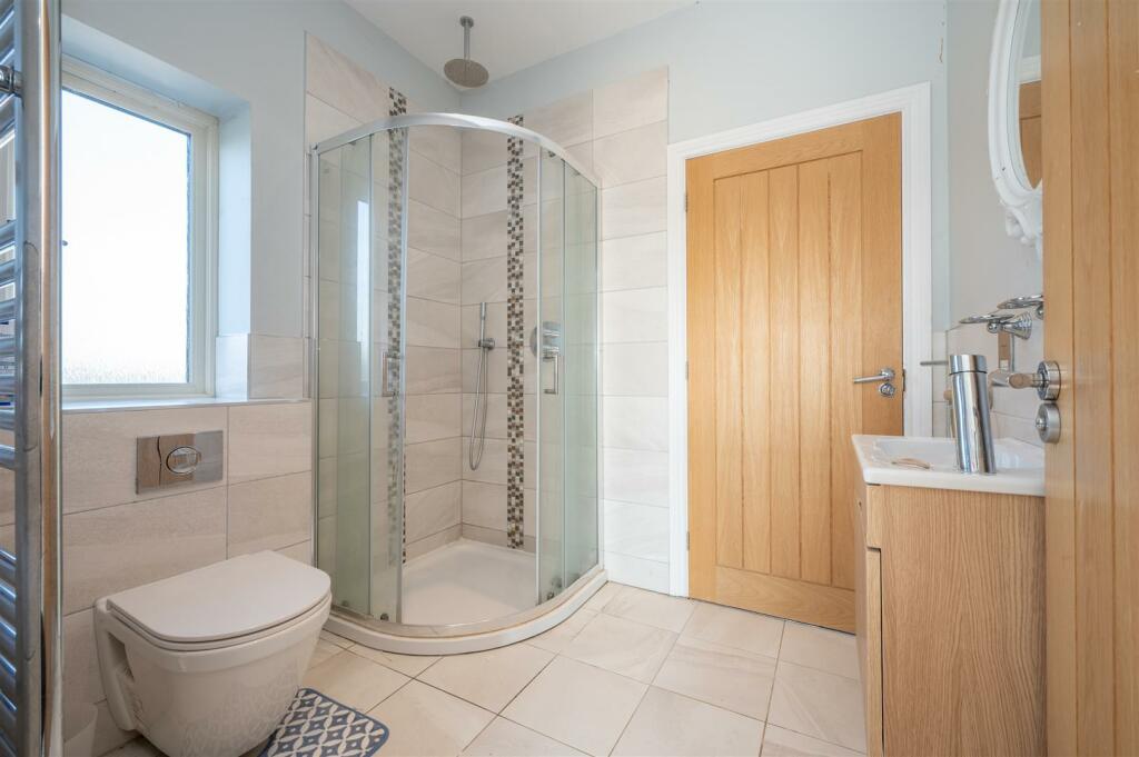 Jack-and-Jill Shower Room (Wagtail Farmhouse)