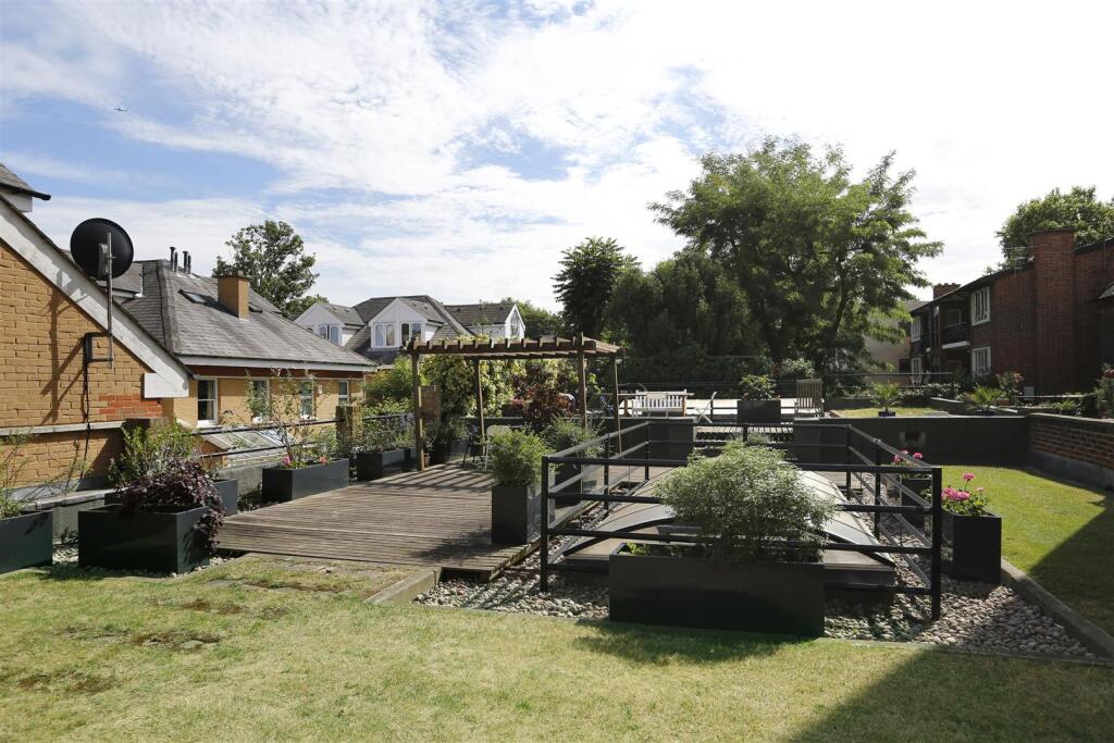 Millbrooke Court - Gdns 3.jpg
