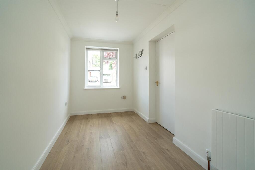 30-Pondfield-Crescent-1006.jpg