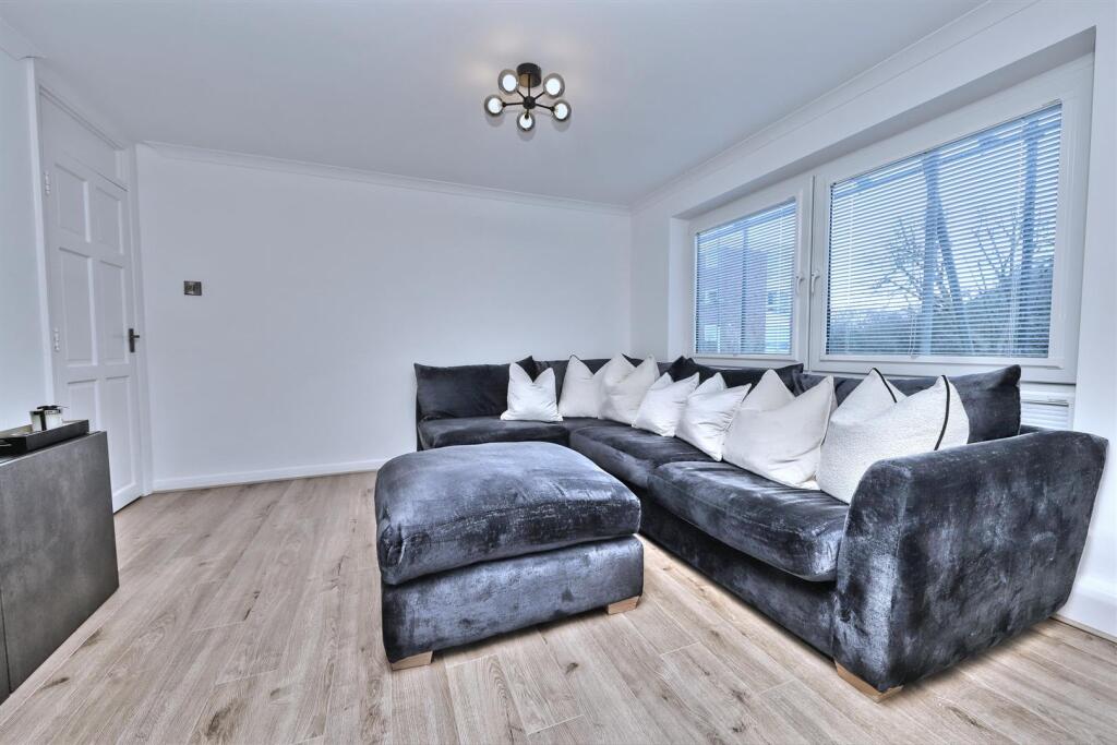 Living room 2.jpg